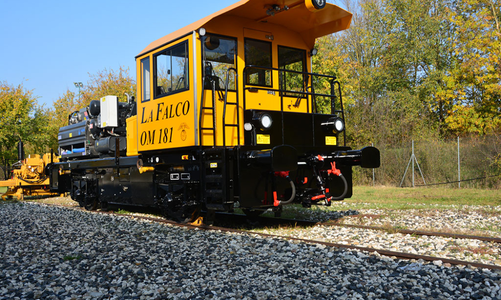 Front view of shunter on the railroad track