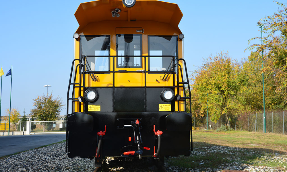 Front view of shunter (track vehicle)