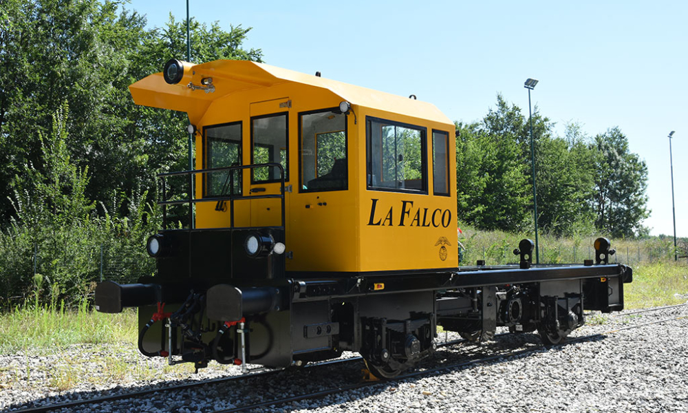 Side view of shunter (track vehicle)